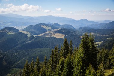 Karadağ dağ silsilesi içinde Karpatlar yaz Panoraması