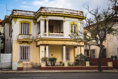 Habana, Cuba-Ocak 13: Şehir sokak üzerinde 13 Ocak 2018 yılında Havana, Küba. Habana sokak görünümü