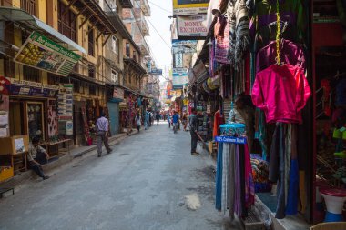 Katmandu, Nepal-Nisan 25: Street Katmandu 25, Katmandu, Nepal 2016. Napal başkenti sokak görünümü