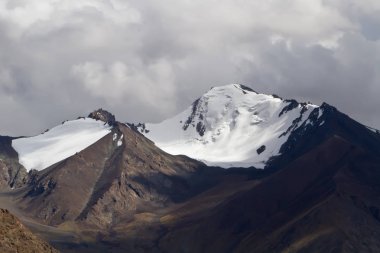 Himalayalar, güzel dağ manzarası il Ladakh, Hindistan