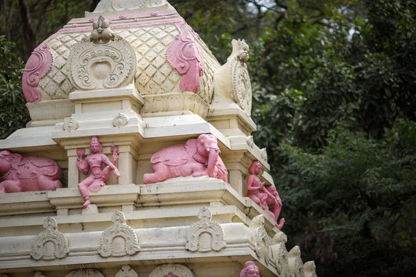 Indiska Tempel Dome Dekorerad Med Rosa Elefanter — Stockfoto