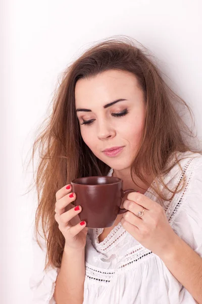 Jonge Vrouw Wakker Worden Koffie Drinken — Stockfoto