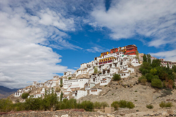 Живописный буддийский храм в провинции Ладакх в индийских Гималаях
