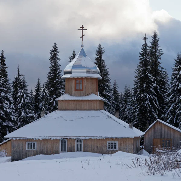 観光スポットや場所を旅 カルパチア山脈 ウクライナ — ストック写真