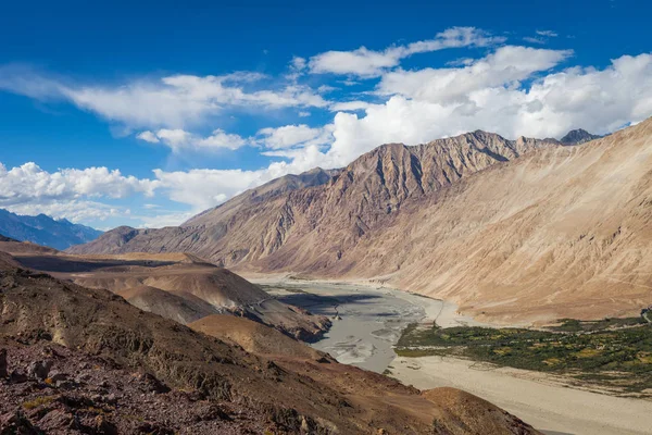 山ラダック地域の美しい風景です ヒマラヤ山脈 インド — ストック写真