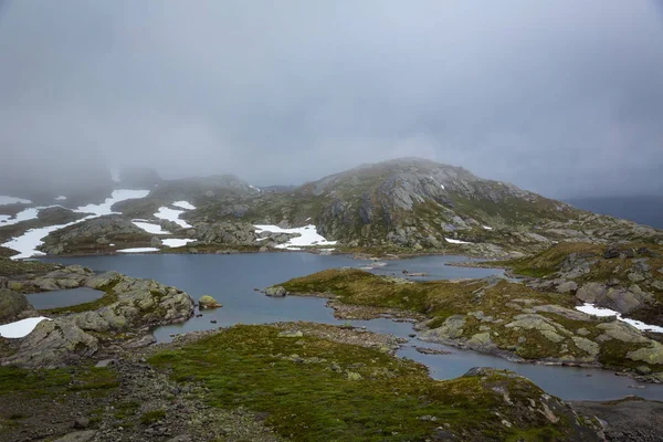 Trolltunga 軌道にノルウェーの山々 の美しい風景 — ストック写真