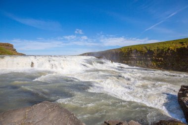 Güneybatı İzlanda'daki Hvita Kanyon Nehri'nde bulunan Gullfoss şelale.