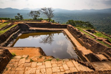 Bahar günü Sigiriya manzaraya