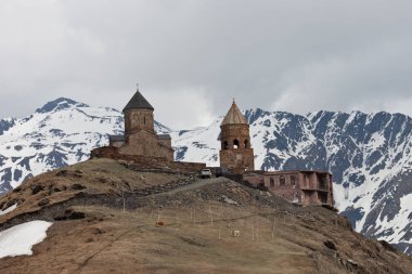 Bahar Gergeti Trinity Kilisesi