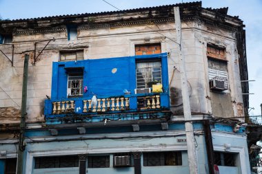 Habana, Cuba-Ocak 13: Şehir sokak üzerinde 13 Ocak 2018 yılında Havana, Küba. Habana sokak görünümü