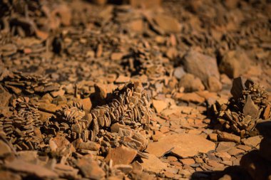 Soyut dünya küçük taştan