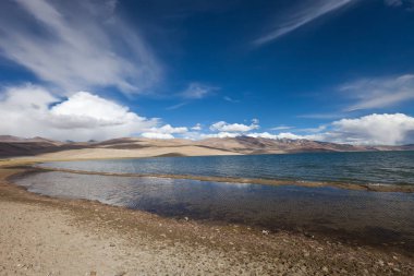 Dağlar göl Tsomoriri, irtifa 4595 m, Himalayalar