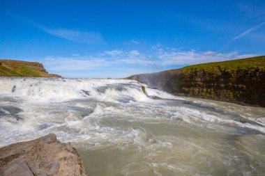 Güneybatı İzlanda'daki Hvita Kanyon Nehri'nde bulunan Gullfoss şelale.