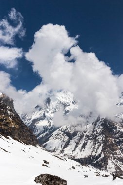 izleme Annapurna Merkez kampına Himalaya dağlarının güzel manzara