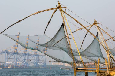 günbatımı üzerinde Çince file çorap. Kochi, kerala, Hindistan
