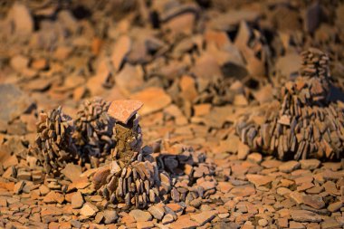 Soyut dünya küçük taştan