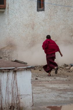 Leh, Hindistan-Eylül 4: Budist rahip 4, 2011 Leh, Hindistan. Yakındaki oteller: city Lech manastırdaki Budist rahip. Ladakh il.