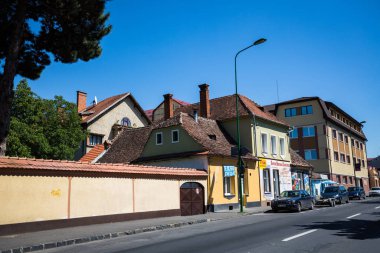Romanya'nın küçük kasabalarını gündüz gezerken, bina ve mimariye bakış, Romanya 