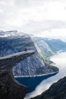 Norveç'te inanılmaz kanyon manzarası