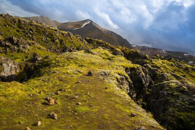 Güzel dağ Panorama Milli Parkı Landmannalaugavegur, İzlanda. 