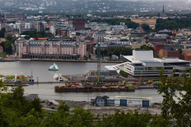 Oslo, Norveç-Temmuz 5: Oslo, Norveç'te Oslo City 5 Temmuz 2016 üstten görünüm. Üstünde belgili tanımlık tepe kamp turist görünümünden Oslo.