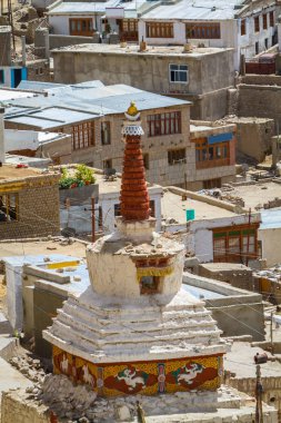 Leh şehir Hint Himalayalar 3500 metre yükseklikte yer almaktadır