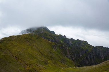 Karadağ dağ sırtı Karpatlar içinde güzel yaz Panoraması  