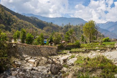 Yolda Nepal Köyü Merkez kampına Annapurna, Himalayalar, alanları