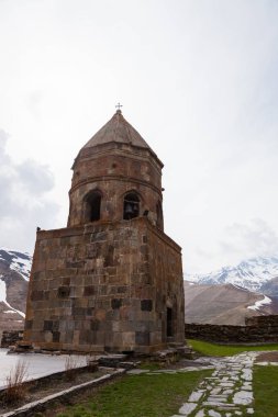 Bahar Gergeti Trinity Kilisesi