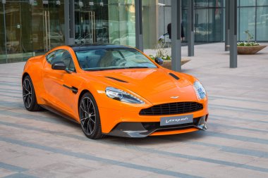 Dubai, Birleşik Arap Emirlikleri-Ocak 16: Supercars Dubai, BAE 16 Ocak 2014 tarihinde şehir merkezinde. Şehir merkezinde lüks supercars.