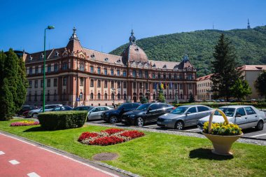 Romanya'nın küçük kasabalarını gündüz gezerken, bina ve mimariye bakış, Romanya 