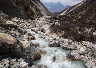 güzel manzarasını izlemek için herhangi bir zamanda Saha Kampı, Himalayalar