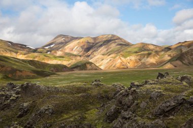 Güzel dağ Panorama Milli Parkı Landmannalaugavegur, İzlanda. 