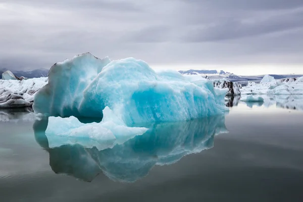 Icebergs Lagoa Glaciar Islândia — Fotografia de Stock