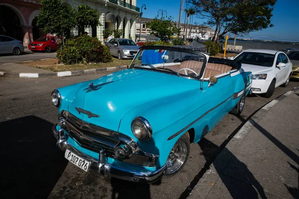 古巴哈巴纳 1月11日 2018年1月11日 古巴哈巴纳的旧车 在城市街道的老车 — 图库照片