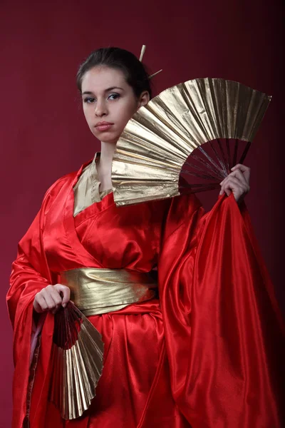 Bella Ragazza Bruna Kimono Giapponese — Foto Stock