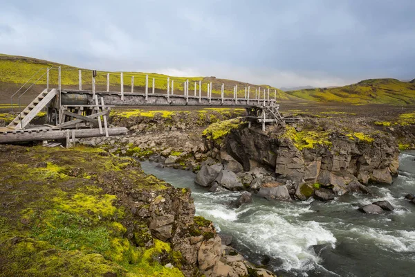 国立公園 Tosmork で川に架かる橋します アイスランド — ストック写真