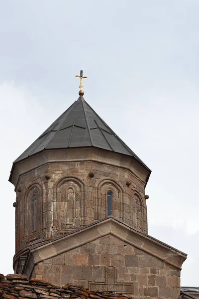 Igreja Trindade Gergeti Primavera — Fotografia de Stock