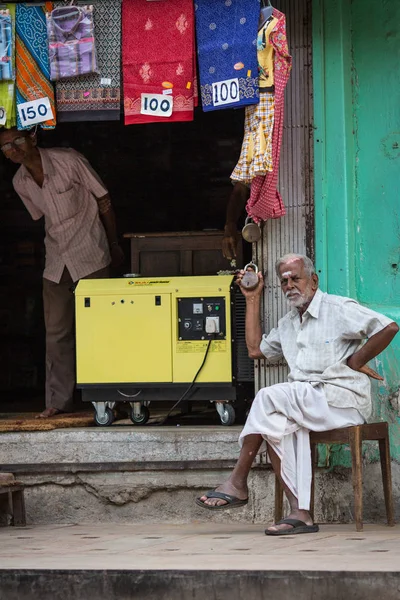 Madurai Ινδία Φεβρουάριος Έμπορος Στον Δρόμο Της Ινδικής Πόλη Στις — Φωτογραφία Αρχείου