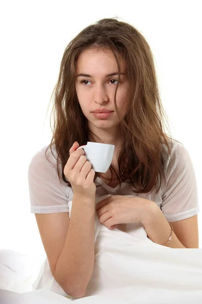 Jonge Vrouw Wakker Worden Koffie Drinken — Stockfoto