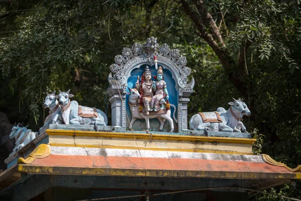 Многоцветная Статуя Индийского Храма — стоковое фото