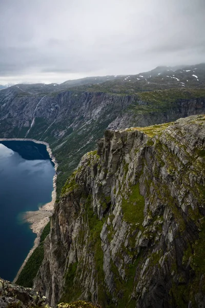 Göl Ringedalsvatnet Görünümüne — Stok fotoğraf