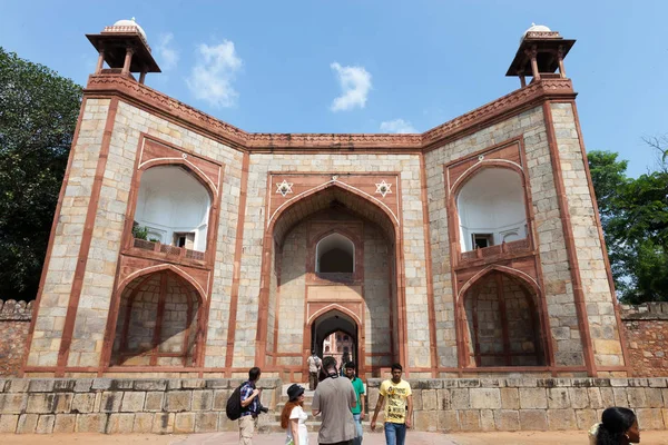 Stadsgezicht Met Mensen Van Indiase Hoofdstad Stad Van Delhi — Stockfoto