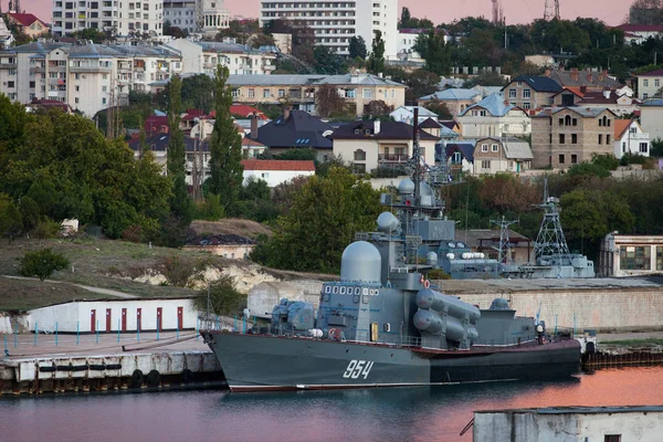Grand Navire Militaire Dans Port Soirée — Photo