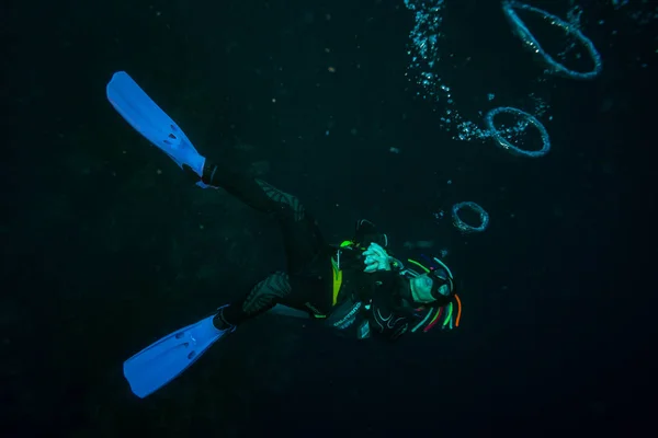 Potápěč Poblíž Ostrova Koh Tao — Stock fotografie