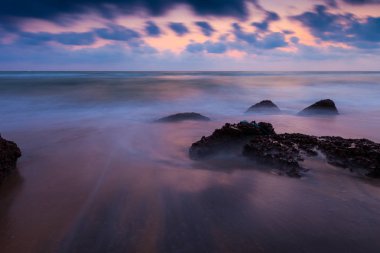Gün batımında Hint Okyanusu. Varkala. Kerala. Hindistan