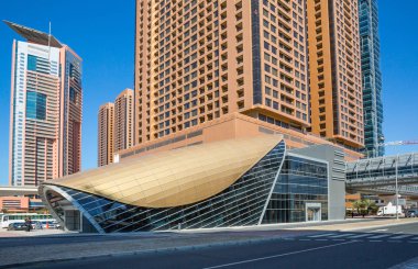 Dubai, Birleşik Arap Emirlikleri-Ocak 15: Şehir sokaklarını 15 Ocak 2014 Dubai, Birleşik Arap Emirlikleri. Şehir sokaklarını gün ışığı.