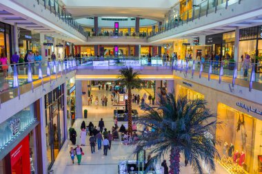 Birleşik Arap Emirlikleri'nin başkenti Abu Dabi üzerinden seyahat 