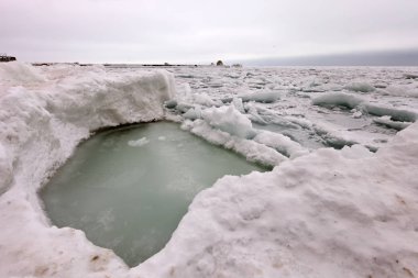 Kırım kıyısında soğuk haftasonu