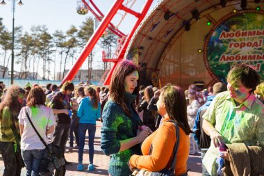 Ukrayna, Kharkiv: Holi olay İnsanlar